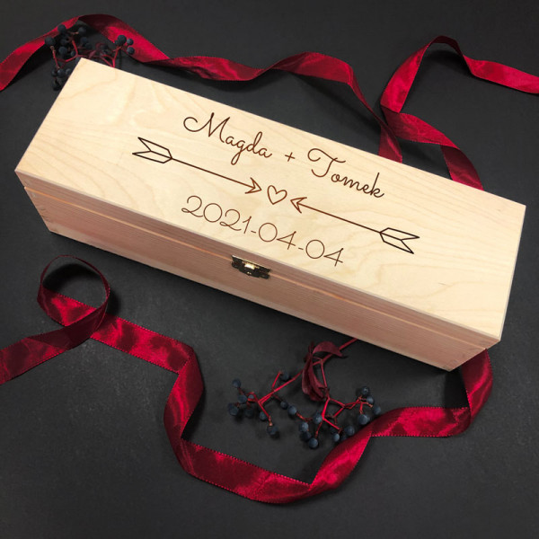 Drewniane pudełko na butelkę "Miłość" z wybranymi imionami