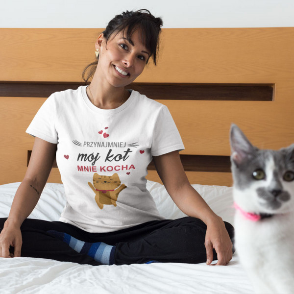 Koszulka damska "Mój kot mnie kocha"