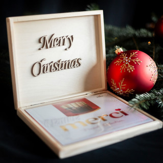 Drewniane pudełko z czekoladą "Merry Christmas"