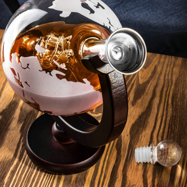 Karafka w kształcie globusa z 2 szklaneczkami DELUXE