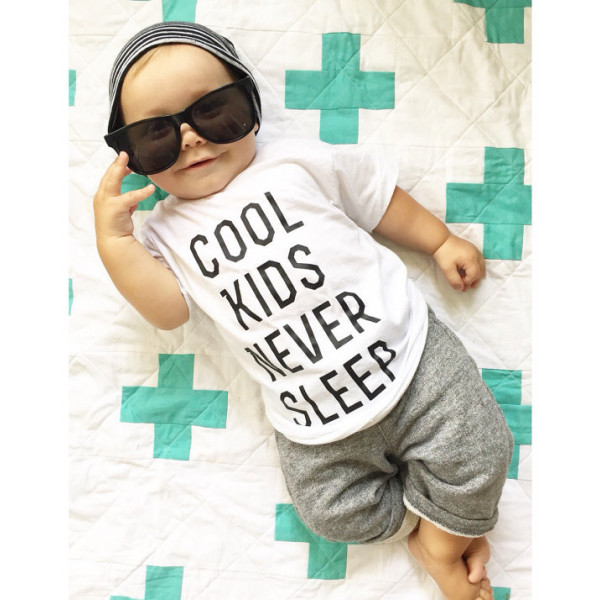 Koszulka dziecięca "Cool Kids Never Sleep"