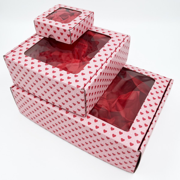 Pudełko prezentowe z serduszkami 185x195x75mm