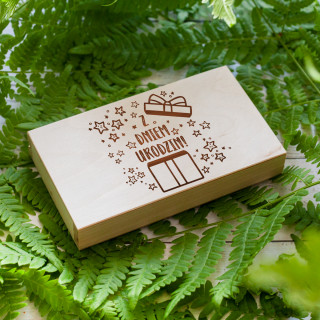 Drewniane pudełko na pieniądze „Z dniem urodzin”