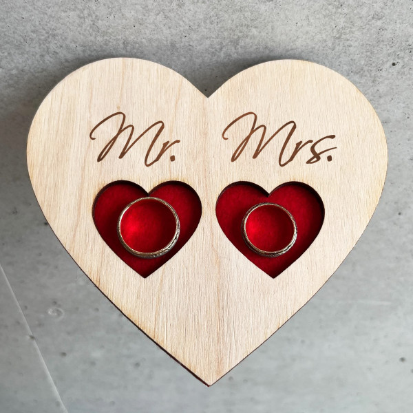Grawerowana drewniana taca na obrączki "Mr ir Mrs"