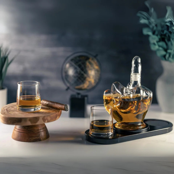 Zestaw karafki i 2 kieliszków "Middle finger"