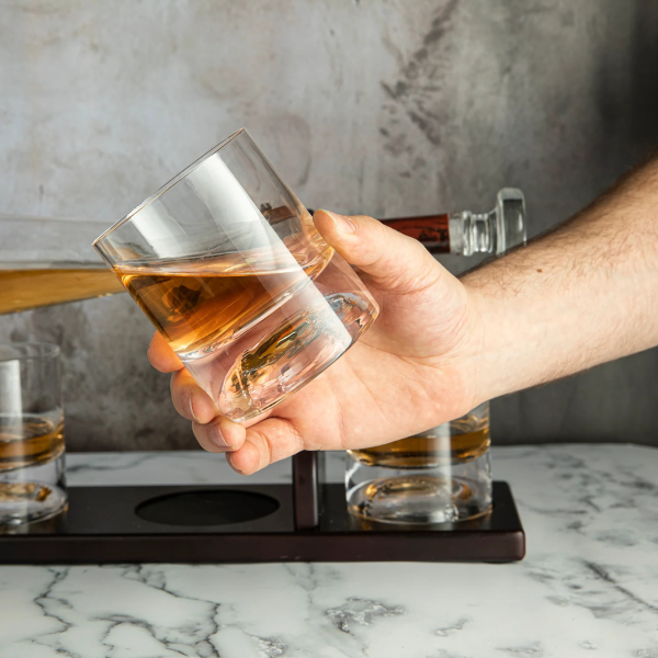 Zestaw karafki ze stojakiem w formie broni i 4 szklanek "Baseball bat"