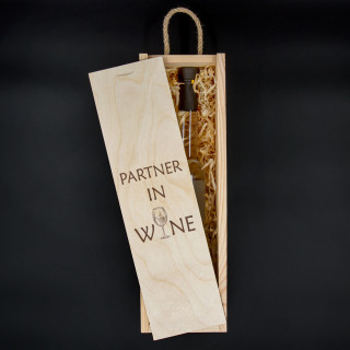 Drewniana skrzynka na butelki "Partner in wine"