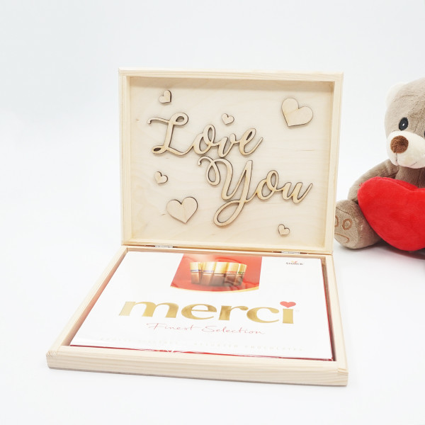 Drewniane pudełko z czekoladą "Love you"